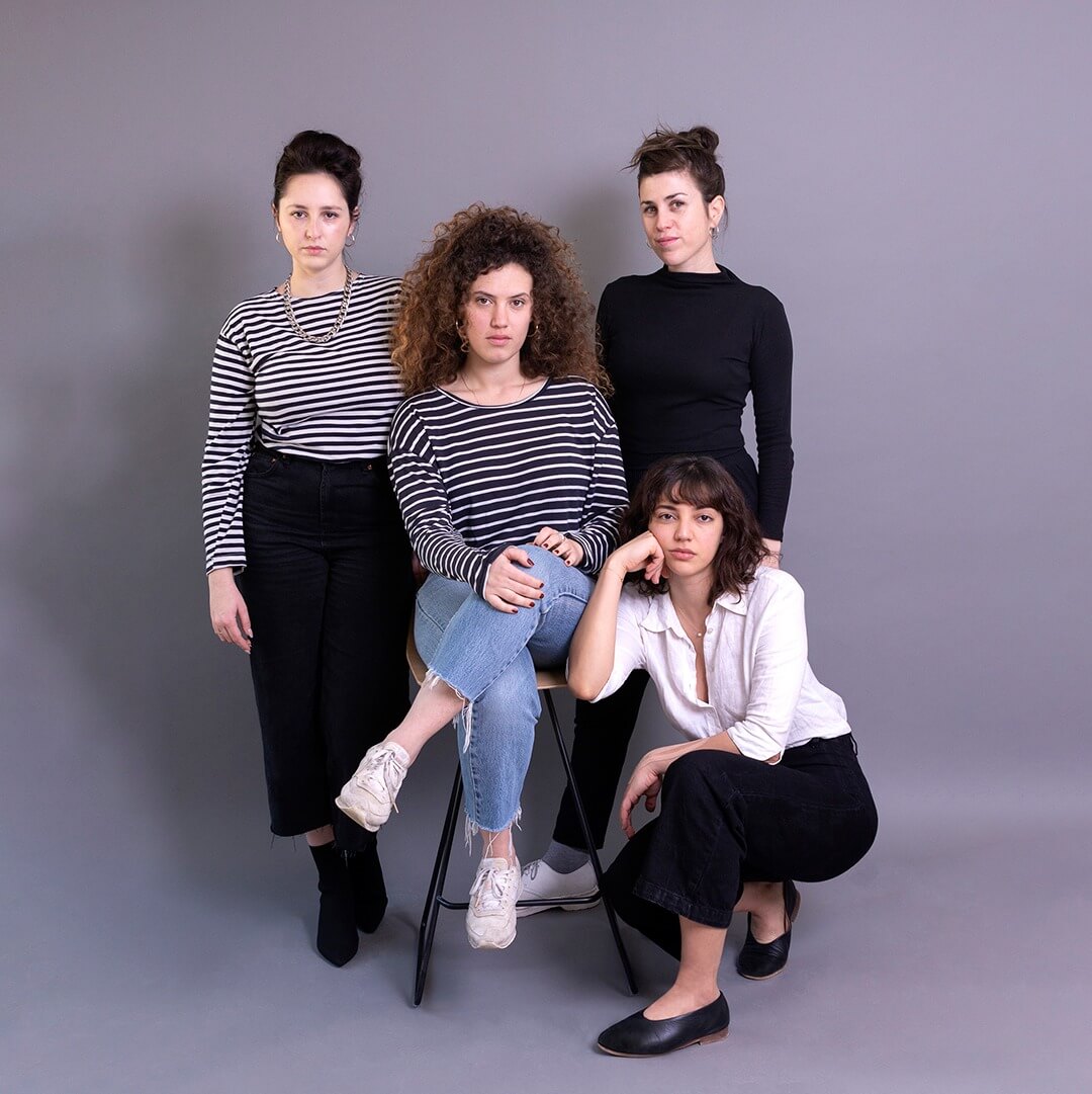 יוזמות התערוכה: תמר מושינסקי, יסמין בר שחר, גל חוברה, סימונה כצמן. צילום: הילה קוק / סטודיו AVIRA