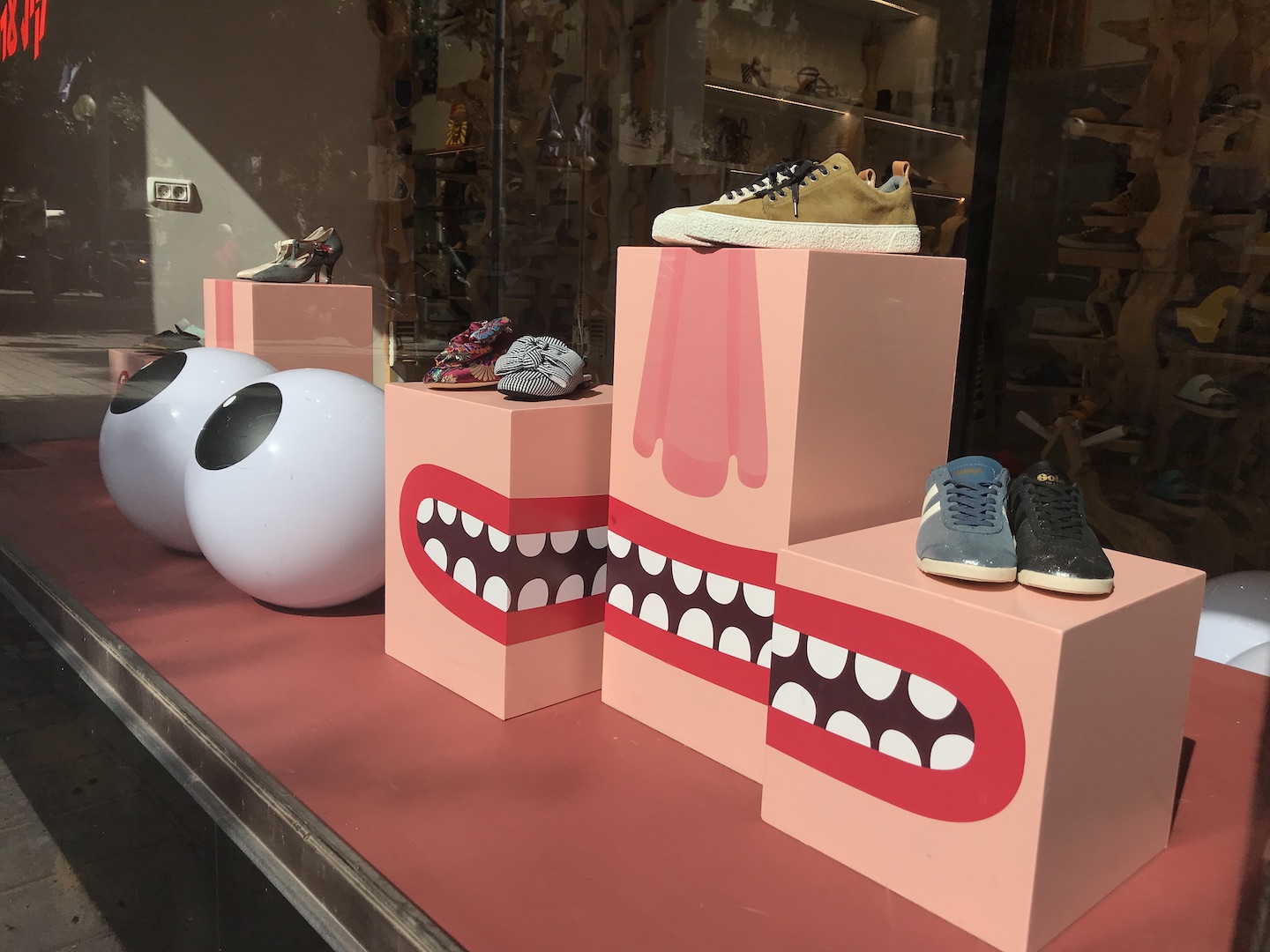 חלון ראווה - שופרא