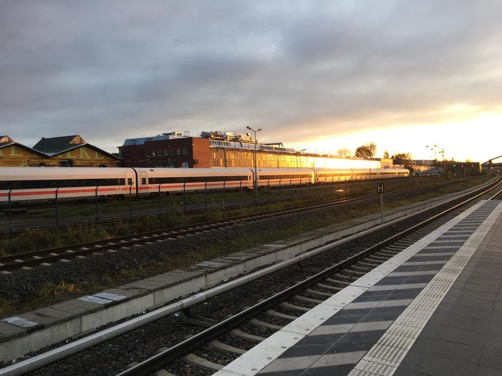 הרכבת לעבודה. צילום: רז עומר