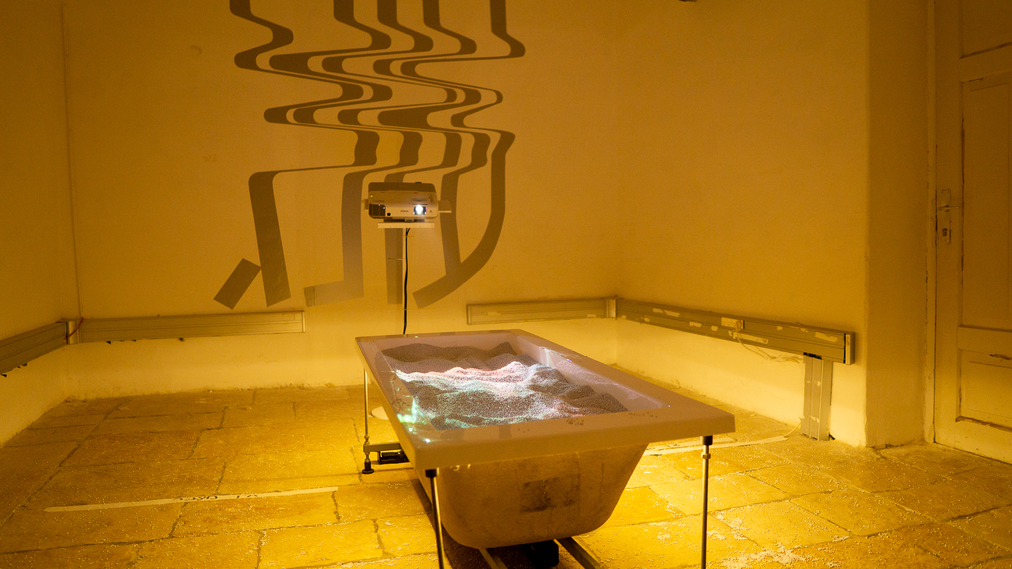 חדר האמבטיה - המכללה למינהל. צילום: טל סולומון ורדי