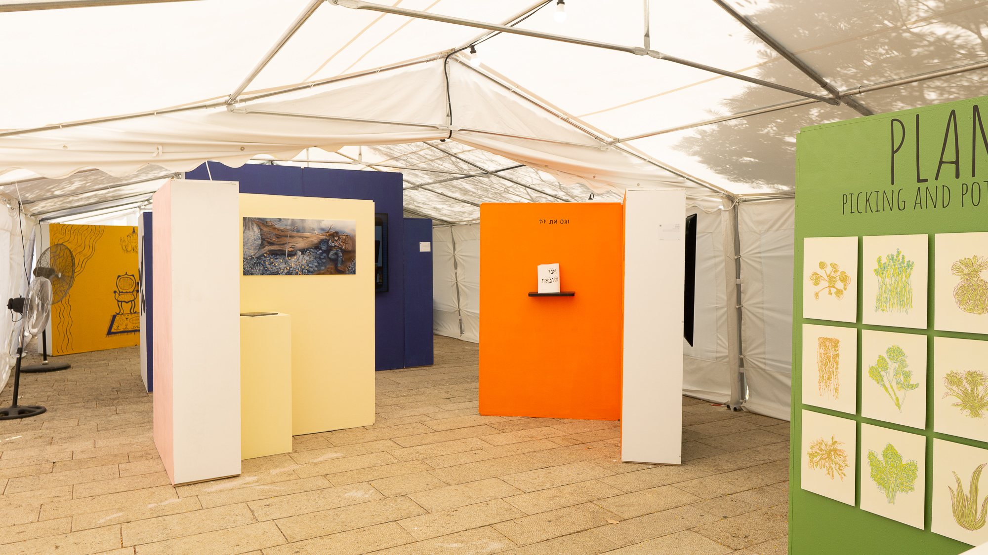 שוק או תערוכת בוגרים? צילום: טל סולו